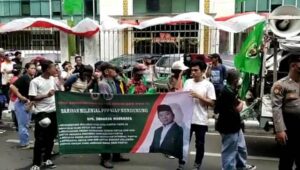 Kawal Ketum, Kaum Milenial PPP Gelar Aksi Damai Depan Kantor DPP