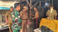 Camat Bersama Danramil 07/Kresek Tinjau Korban Rumah Roboh Desa Pasir Ampo