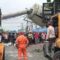 truk trailer menabrak tiang BTS di depan SDN Kota Baru II dan III