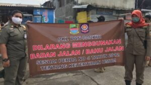 Pengaduan Masyarakat, Satpol PP kabupaten Bekasi Tertibkan PKL depan Pool Bis Sinarjaya