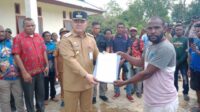 Bermalam Di Distrik Mare, PJ Bupati mengunjungi seluruh kampung