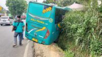 Bus Terperosok Saat Menyalip, Kasat Lantas Polresta Serang Kota Jelaskan Kronologisnya*