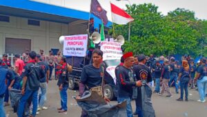 Aksi massa PERKOPUM kabupaten Bekasi, Kepung Pt. Rhytm Kyosihi MM2100