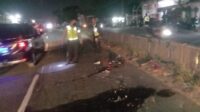 Gagal Nyalip, Satlantas Polresta Tangerang Evakuasi Korban Laka Lantas Meninggal Dunia