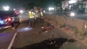 Gagal Nyalip, Satlantas Polresta Tangerang Evakuasi Korban Laka Lantas Meninggal Dunia