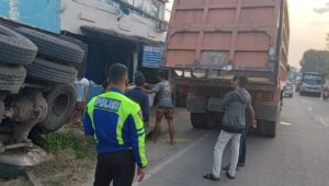 Truk Muatan Bungkil 24 Ton Terguling, Kasatlantas Polres Cilegon Jelaskan Kronologi Kecelakaan