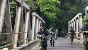 Tingkatkan Kemampuan, Kapolda Banten Ikuti Latihan Jungle Warfare