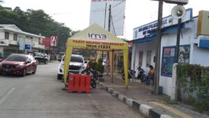 Halangi Pengguna Jalan Tenda Di Pos Polisi Mandala Dikeluhkan
