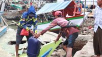 Ratusan Nelayan Di Ketapang Dapat Bantuan Subsidi Solar 7400 Liter Dari Pemkab Tangerang