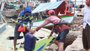 Ratusan Nelayan Di Ketapang Dapat Bantuan Subsidi Solar 7400 Liter Dari Pemkab Tangerang