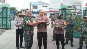 Terimakasih Kapolsek Cikande Beserta Jajaran Sudah Datang Berikan Kejutan HUT TNI Ke 77 Untuk Koramil Cikande