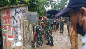 Bantu Warga Terdampak Banjir,Kodim 0603/Lebak Turunkan Alat Penjernih Air