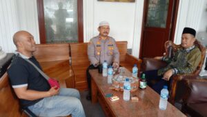Kunjungan kerja Kapolsek Cisoka AKP Eddy Sumantri ke tokoh masyarakat Jayanti H rebo Muhidin SH dalam rangka sulaturahmi.