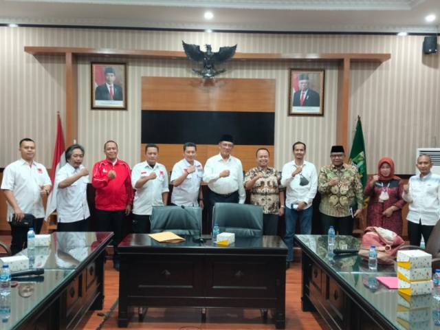 Audiensi Panitia Musra Banten dengan PJ Sekda Banten. Kika: Asep Bima, Ucu NAJ, Yusuf R, Nasrul, Havid P, PJ Sekda M Tranggono, Fredi, Akrom, Kaban Kesbangpol Ade I, Kabid Ormas.