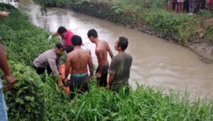 Gempar…!!! Nenek 70 tahun di Bekasi, Tewas mengambang di aliran irigasi