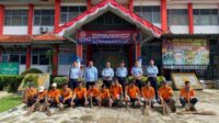 Jaga Fasilitas Keamanan dan Ketertiban, Kalapas Kotaagung dan Jajaran Gelar Kerja Bakti di Luar Lapas