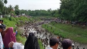 Festival Rakyat Ngala Lauk Di Gelar Relawan Gardu Ganjar Propinsi Banten Dalam Rangka Memperingati Hari Pahlawan Di Sungai Cidurian Desa Solear