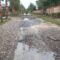 Poto : Jalan Depan Puskesmas Seruway Usai Paska Banjir Melanda Aceh Tamiang 2 November 2022. Dok : SWARA45.COM/Afrizal]