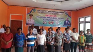 DPMK Maybrat Melakukan Pelatihan Bahan Baku Keladi Menjadi Tepung Dan Keripik