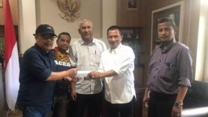 Ketua KONI Banda Aceh Berikan Bonus Rp 20 Juta kepada Fotografer Peraih Mendali Emas Porwanas XIII