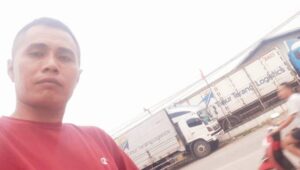 Di Keluhkan Aktivis, Perusahaan Angkutan Logistik Di Duga Menggunakan Jalan Raya Serang KM 35 Sebagai Tempat Parkir