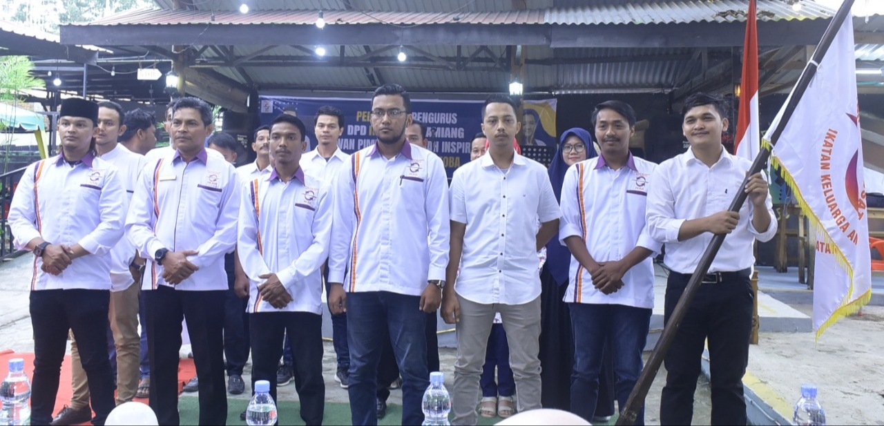 Poto : Ketua DPD IKAN (kedua dari kiri) bersama pengurus IKAN Aceh Tamiang periode 2022-2027. Dok : Humas Aceh Tamiang]