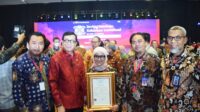 Bupati Lebak Terima Sertifikat Tenun Baduy Sebagai Kekayaan Intelektual Komunal Dari Menteri Hukum dan Hak Asasi Manusia RI