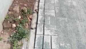 Peningkatan jalan lingkungan paving blok Kampung Luwung gede desa perahu Di duga terburu” Dan asal jadi