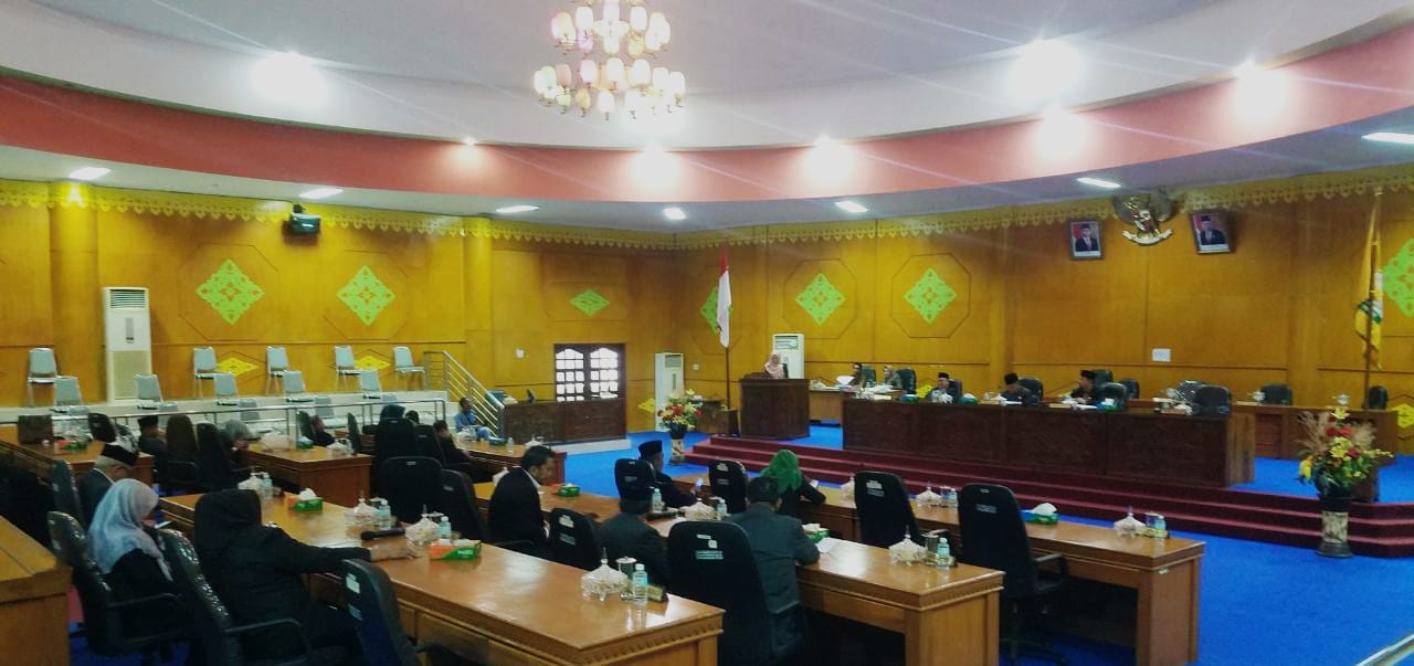Poto : Sidang paripurna DPRK Aceh Tamiang terkait Panggar terhadap Rancangan qanun tentang APBK Aceh Tamiang tahun anggaran 2023, Kamis (22/12/2022). Dok : MATTANEWS.CO.