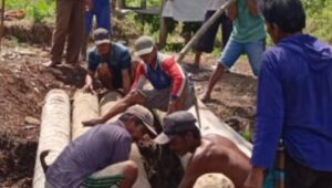 Permudah Akses Jalan, Petani Pekon Kedamaian Laksanakan Gotong Royong