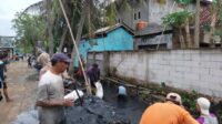 H Subarta Bersama Warga Bersihkan Aliran Sungai yang Tersumbat Karena Lumpur dan Rumput Liar