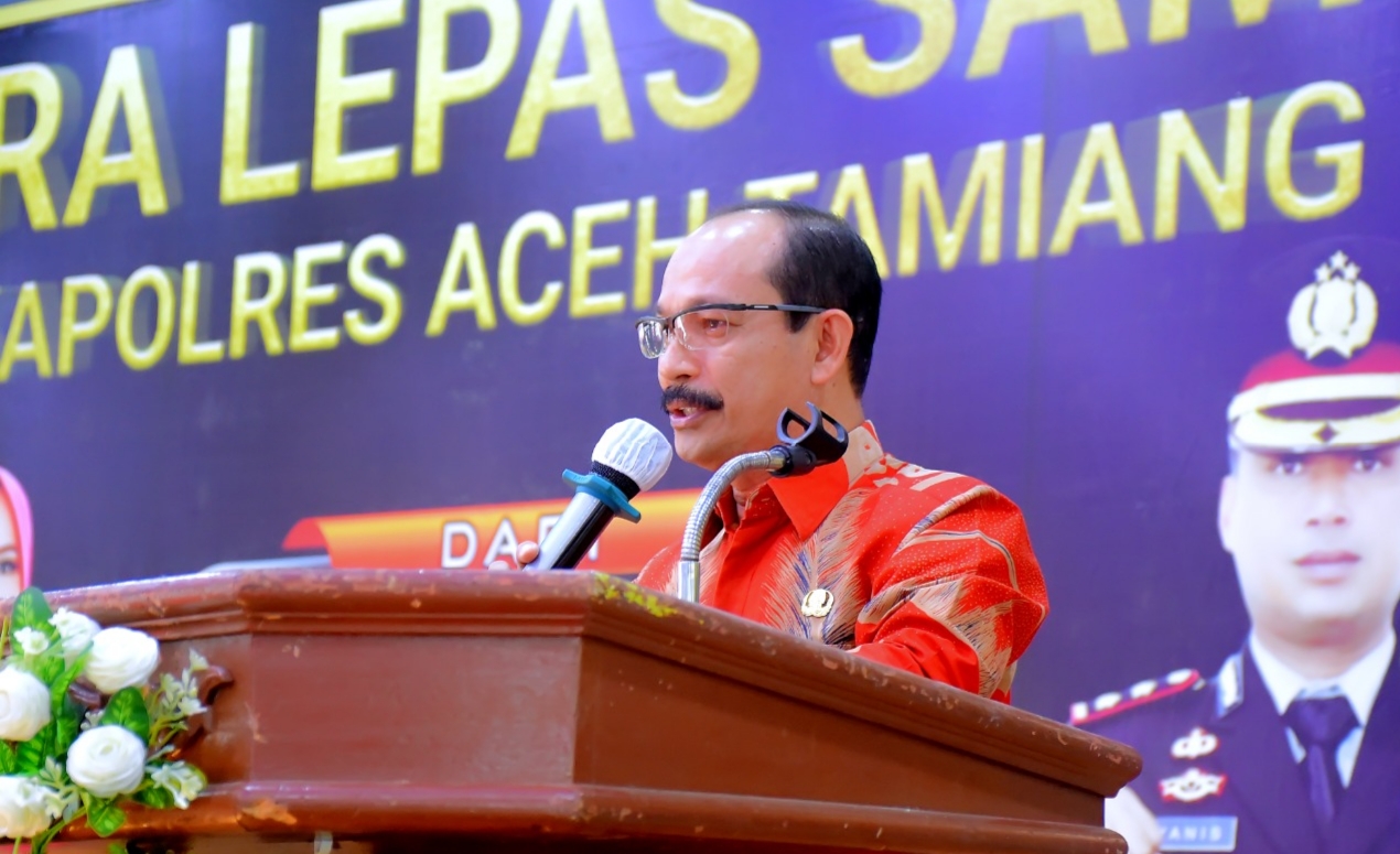 Poto : Pj. Bupati Aceh Tamiang Drs. Meurah Budiman pada acara lepas sambut Kapolres Aceh Tamiang. Dok : Humas 2023.