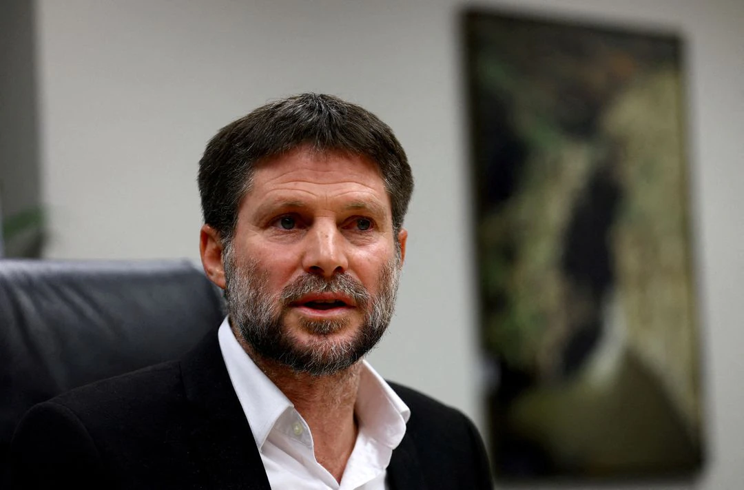 Menteri Keuangan Israel Bezalel Smotrich berbicara pada konferensi pers di Yerusalem, Israel, 8 Januari 2023. (Dok : REUTERS/Ronen Zvulun)