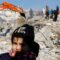 Poto : Seorang anak melihat pasca gempa mematikan di Kahramanmaras, Turki, 8 Februari 2023. Dok : REUTERS/Suhaib Salem.