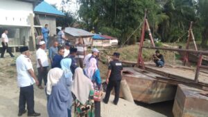Pj Bupati Aceh Tamiang Akan Berupaya Perbaiki Akses Penyeberangan Kampung Tanjung Binjai yang Rusak Parah