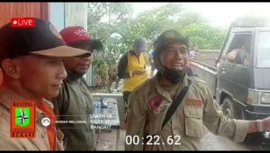 Peduli Lingkungan, Adakan Kegiatan Sosial Retina & Relawan Angkut Sampah Sungai
