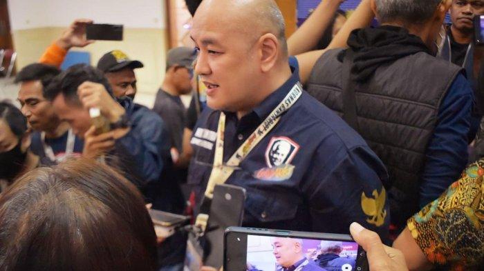 Poto : Plt Ketua Umum Ganjarist Kris Tjantra menanggapi pembubaran relawan Ganjar Pranowo Mania. Dok : tribunnews.com]