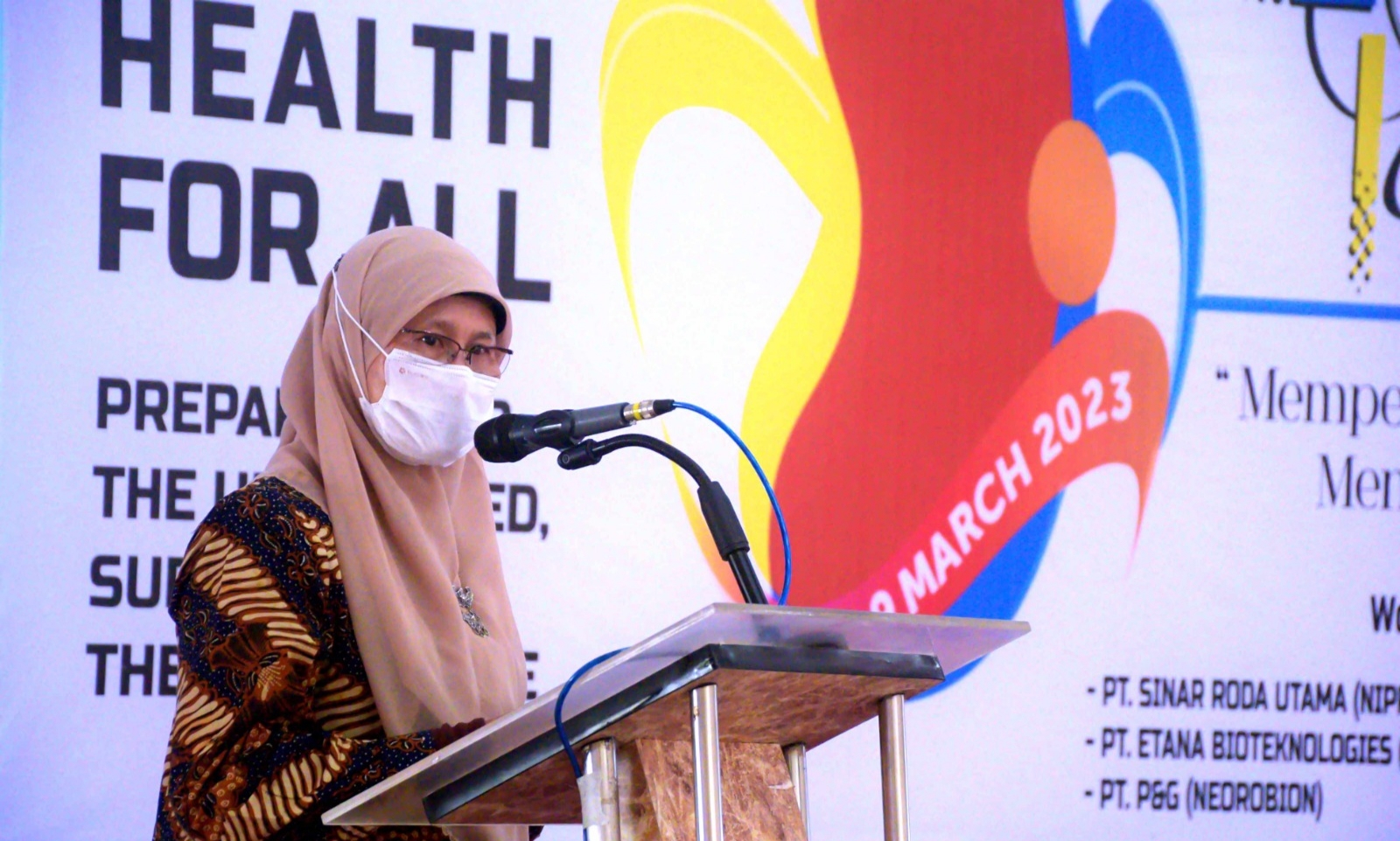Asisten Bidang Ekonomi dan Pembangunan dr. Catur Hariyati, Mars mewakili Pj. Bupati Aceh Tamiang memberikan arahan dan sambutan pada acara peringatan Hari Ginjal Sedunia.