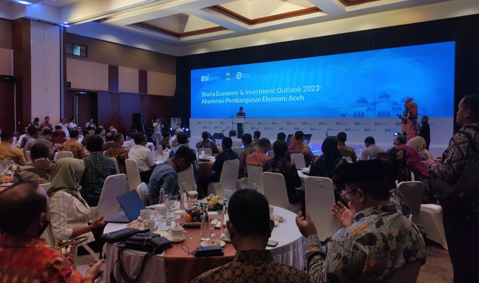 Suasana Seminar Nasional Seminar Nasional Sharia Economic dan Investment Outlook 2023 yang diikuti oleh Pj Bupati Aceh Tamiang, Drs. Meurah Budiman, SH, MH. Dok. Prokopim 2023)