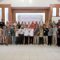 Sekda Aceh Tamiang, Drs. Asra dan Dr. Ir. H. Abdullah Puteh, M.Si, Wakil Ketua I Komite II DPD-RI berfoto bersama para peserta pada Acara Pelatihan Budidaya Lebah Madu Kelulut (Trigona Spp) . Dok : prokopim 2023)