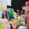 Pj. Bupati Aceh Tamiang, Dr. Drs. Meurah Budiman, SH, MH, beserta Istri sedang melakukan prosesi tepung tawar kepada Kepala Kejaksaan Negeri Aceh Tamiang, joko Wibisono, SH, MH beserta istri. Dok. Prokopim 2023)