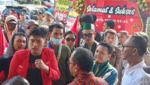 Aksi Sempat Ricuh, Ambisi Demo Tagih Janji Plt Walikota Bekasi