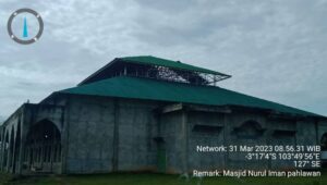 Atap Masjid Nurul Iman di Pahlawan Talang Ubi Selatan Hampir Selesai