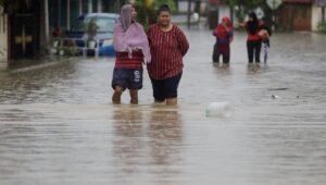 Banjir di Malaysia Selatan Memaksa 40.000 Orang Mengungsi