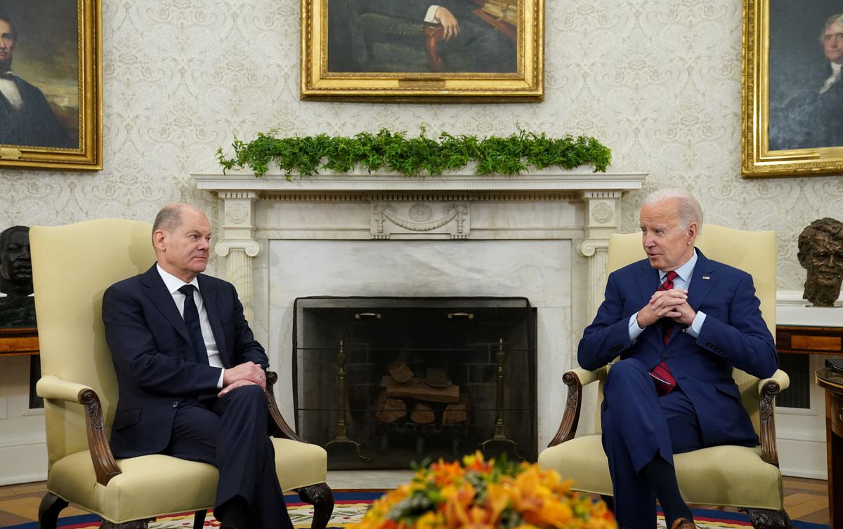 Presiden AS Joe Biden bertemu dengan Kanselir Jerman Olaf Scholz di Oval Office Gedung Putih di Washington, AS, 3 Maret 2023. Dok : REUTERS/Kevin Lamarque)