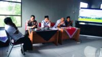 Kepala Desa.Wawan.Meminta Aparatur Desa Renged Kecamatan Kresek, Bekerja Secara Profesional dan Proposional..