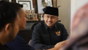 KPU DAN BAWASLU KBB, KUNJUNGI RUMAH HENGKI KURNIAWAN DALAM RANGKA COKLIT PEMUTAHIRAN DATA