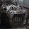 Anggota dinas Ukraina terlihat di samping sebuah kendaraan tempur infanteri di dekat kota garis depan Bakhmut, di tengah serangan Rusia terhadap Ukraina, di wilayah Donetsk, Ukraina 25 Februari 2023. Dok : REUTERS/Yan Dobronosov)