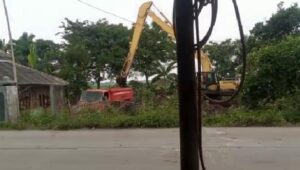 Hore.. Akhirnya Tumpukan Sampah Kali Kepu Sepanjang 2 Km Dibersihkan