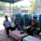 Pj. Bupati Aceh Tamiang, Drs. Meurah Budiman, SH, MH, bersama Kadis LH, Syurya Luthfi, S.STP, Camat Bandar Pusaka, Cakra Agie Winapati, S.STP, M.Ec.Dev., dan Datok Penghulu setempat bertakziah ke rumah duka.
